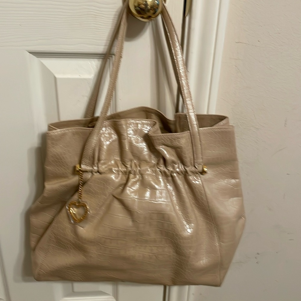 LovCat Paris Valentine Ltd.- Cream Embossed Croc Handbag Purse